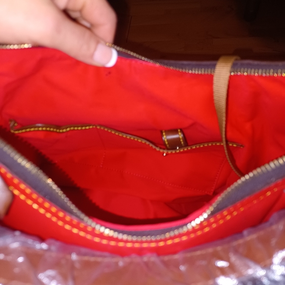 CHERRY/HOBO STYLE DOONEY AND BOURKE RED LEATHER SHOULDER BAG - Picture 14 of 14